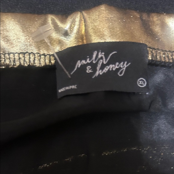 Gold Metallic Ruched Pencil Skirt & black skirt bundle L/xl - Picture 3 of 6